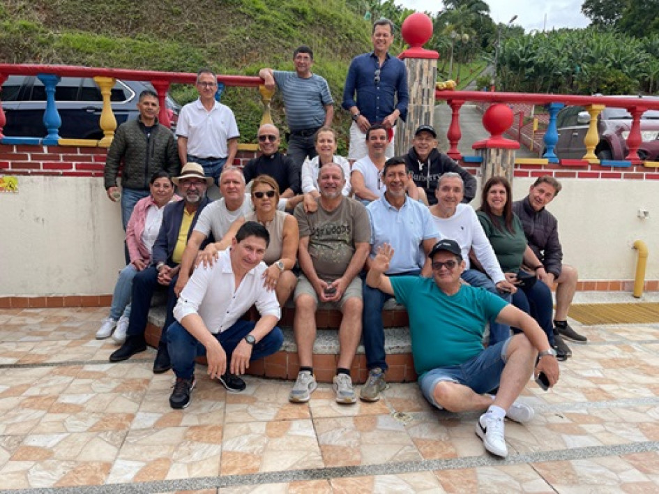 Néstor Olivo Moreno, Santiago Villafañe, Gloria Inés Rodríguez, Dago Nelson Correa, Carlos Augusto Arbeláez, Bertha Inés Molina, Diego Alfonso Cañas, Jorge Iván Ramírez, Enrique Trujillo, Olga Patricia Delgado, Carlos Alberto García, Jorge Ariel Cortés, Carlos Alberto Ceballos, Carlos Alberto Morales, Luz Mary Pérez, Alejandro Benavides, Carlos Alberto López de la Roche, José Nodier Serna y Marco Aurelio Rodríguez.