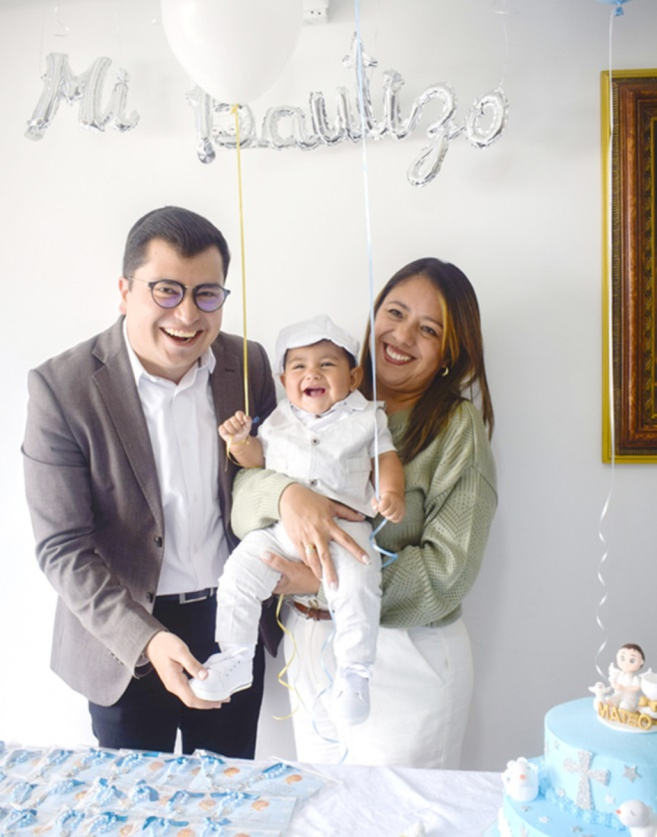 Luis Felipe Molina (padrino), Mateo Duque Carmona y Angélica Moreno (madrina).