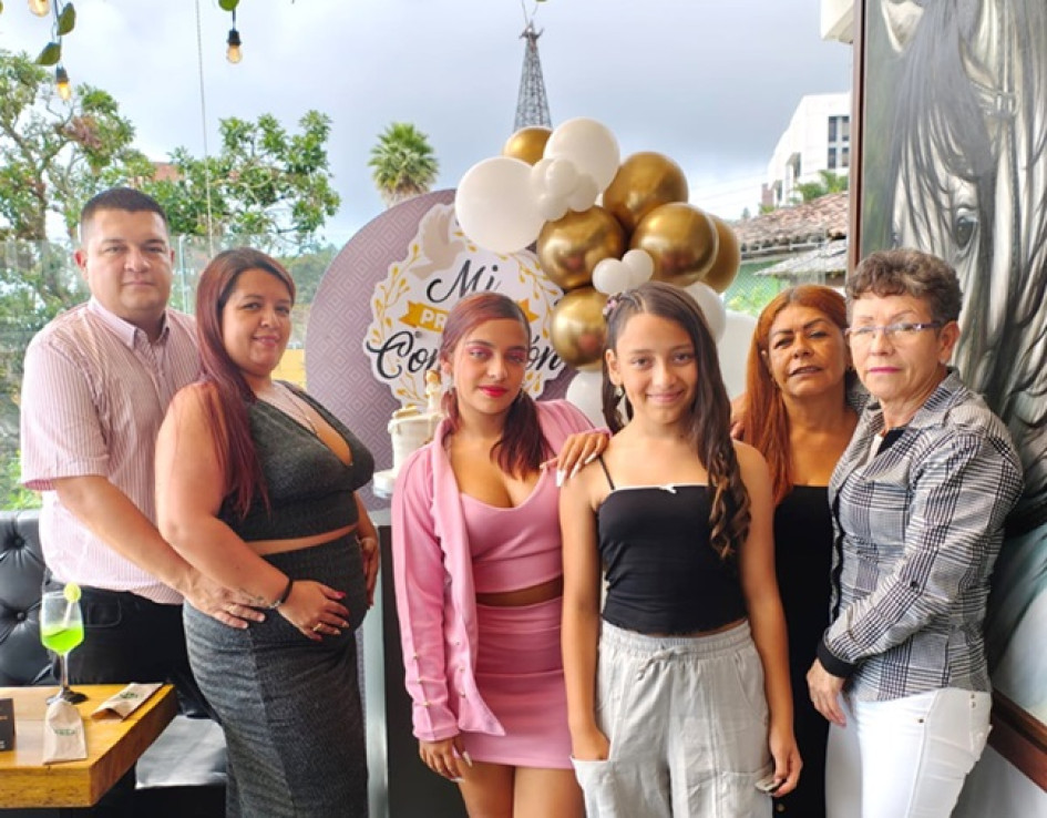 Jhon Cuartas, Norma Sánchez, Verónica Sánchez, Isabella Sánchez, Danelly Gómez y Clara López.