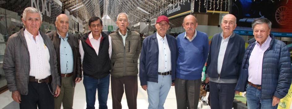 Hernando García, Luis Gonzalo Jiménez, Jaime Ortiz, Luis Alberto Parra, Carlos Alberto Medina, Germán Franco, Hernando Salazar y Óscar Ramírez, bachilleres del Colegio de Cristo de 1964.