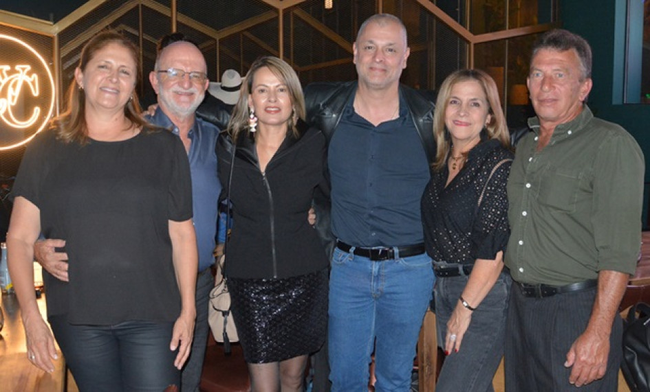 Estela Salazar Granada, primera gestora; Henry Gutiérrez Angel, gobernador de Caldas; Marleny Osorio Quintero, Diego Angelillis Quiceno, gerente de la Industria Licorera de Caldas; Amparo Sánchez, gerente Inficaldas, e Iván Trejos