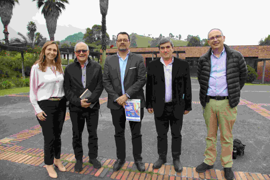Cristina Madrillan, José Eduardo Echeverri, Carlos Hugo Aristizábal, Felipe Calderón y Juan Eduardo Zuluaga.