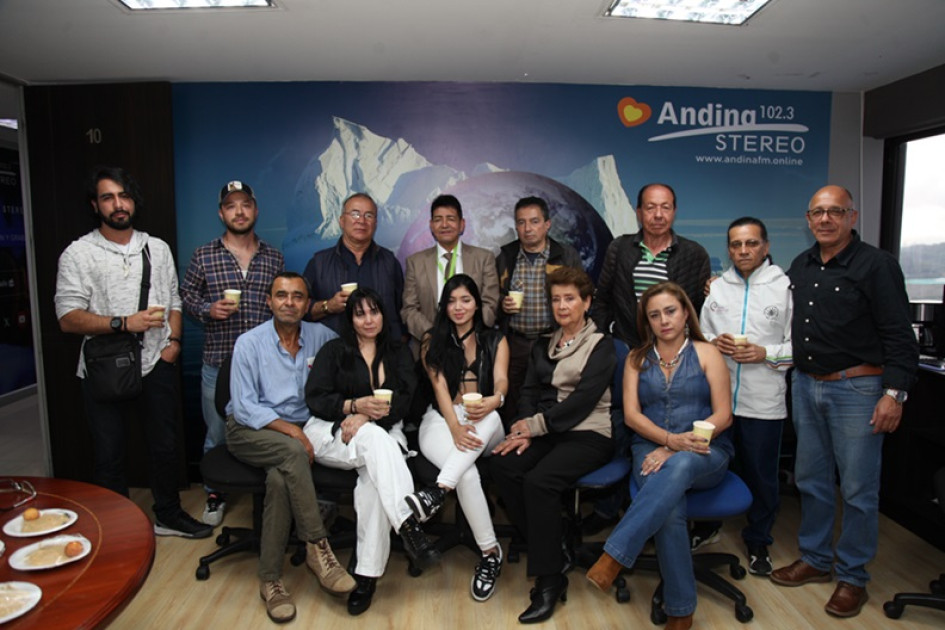 Grupo asistente a la integración: Hans Alberto Posada, Gladys Cardona, Diego Tobón, Paulo Felipe Álvarez, Beatriz Eugenia Giraldo, Germania Sofía Muñoz, Mariana Posada, Luis Largo, Julián González, Juan López, Óscar Jaime Loaiza y Javier Marulanda.