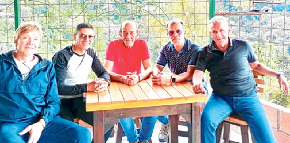 José Hernán Ramírez, Jorge Enrique Ríos, Germán Mejía Arias, John Fredy Ramírez y Guillermo Alonso Barrera se reunieron para compartir un almuerzo.