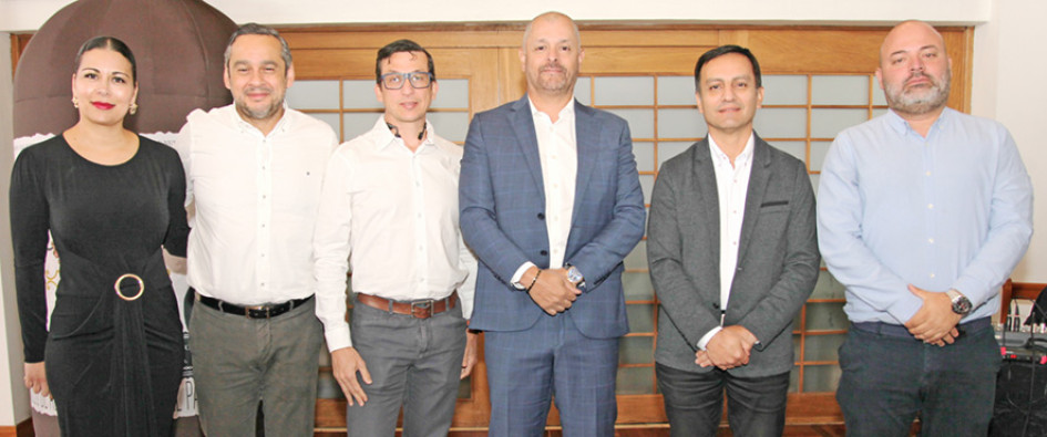 Yasmín Agudelo, Jaime Mejía, Alan González, Diego Angelillis, gerente Industria Licorera de Caldas; Jaime Valencia y Camilo Arango, funcionarios de la Industria Licorera de Caldas.