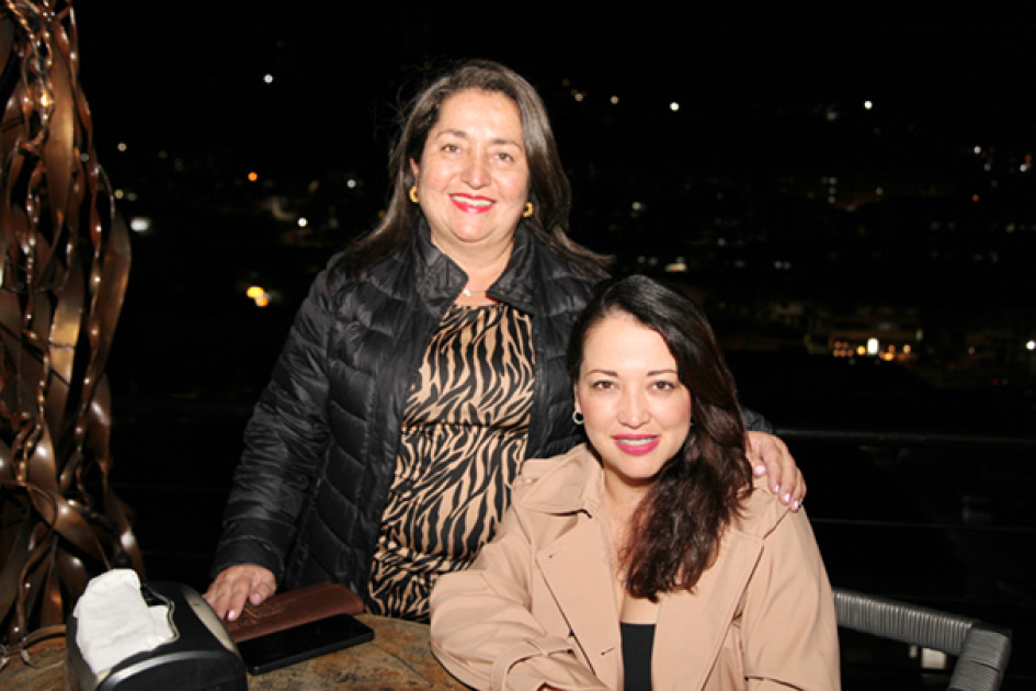 Foto | Argemiro Idárraga | LA PATRIA Viviana Zuluaga y Yolanda Zuluaga estuvieron en un encuentro familiar en el restaurante Efecto Barbacoa.