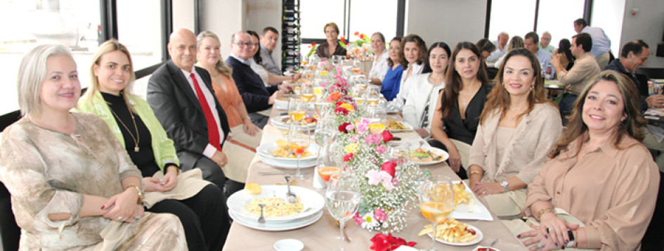 Fotos | Argemiro Idárraga | LA PATRIA Mónica Rivera, Tatiana Guzmán, Wilson Guzmán, Ángela María Uribe, Javier Uribe Echeverri, Viviana García Ubillo, William Uribe, Francisco Sanabria, Marianita Echeverri, Luz María Echeverri, Ana Josefa Flórez, Laura Victoria Giraldo, Jenny Paola Giraldo, Sandra María Aguirre y Elsa María Osorio.