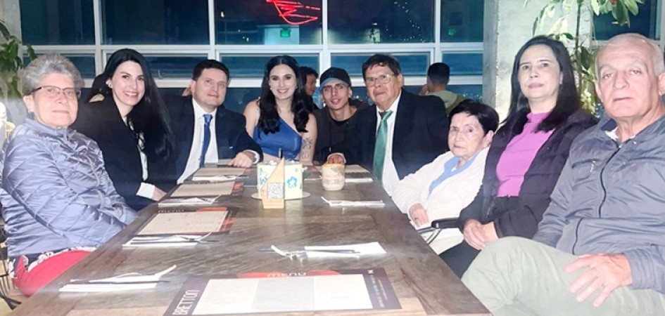 Foto | Lector | LA PATRIA De derecha a izquierda: Diego Giraldo, Lina María Giraldo, Stella Ortíz, José Fernando Giraldo, Daniel Giraldo, María Fernanda Giraldo, Andrés Fernando Giraldo, Tatiana Giraldo y María Elena Ortíz.