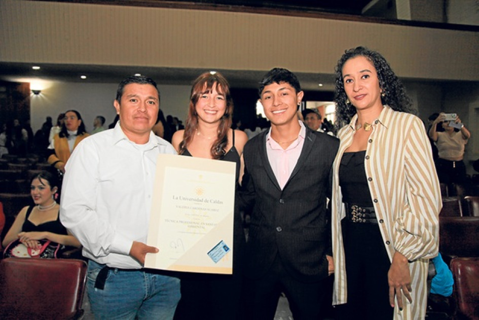 Fotos | Argemiro Idárraga | LA PATRIA Carlos Cárdenas, Valeria Cárdenas, Arquímedes Bedoya y Mariem Suárez.