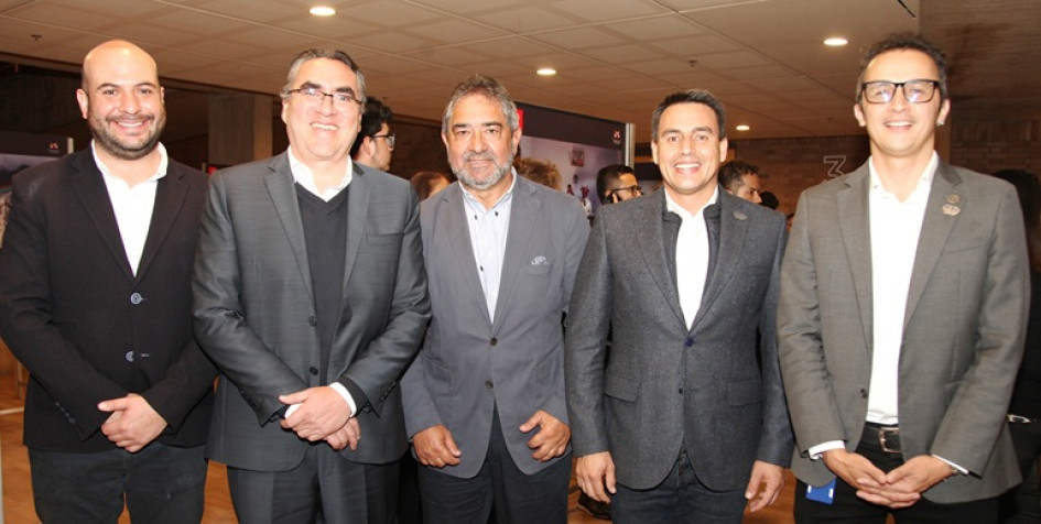 Jónathan Ballesteros, director de la Oficina de la Internacionalización de la Alcaldía de Manizales; Mariano López Block, jefe de misión de la Embajada de Perú en Colombia; Jorge Hernán Botero Restrepo, cónsul honorario de España en Colombia; Jorge Eduardo Rojas, alcalde de Manizales; y Darío Arenas, vicerrector de Proyección Universitaria de la U. de Caldas.