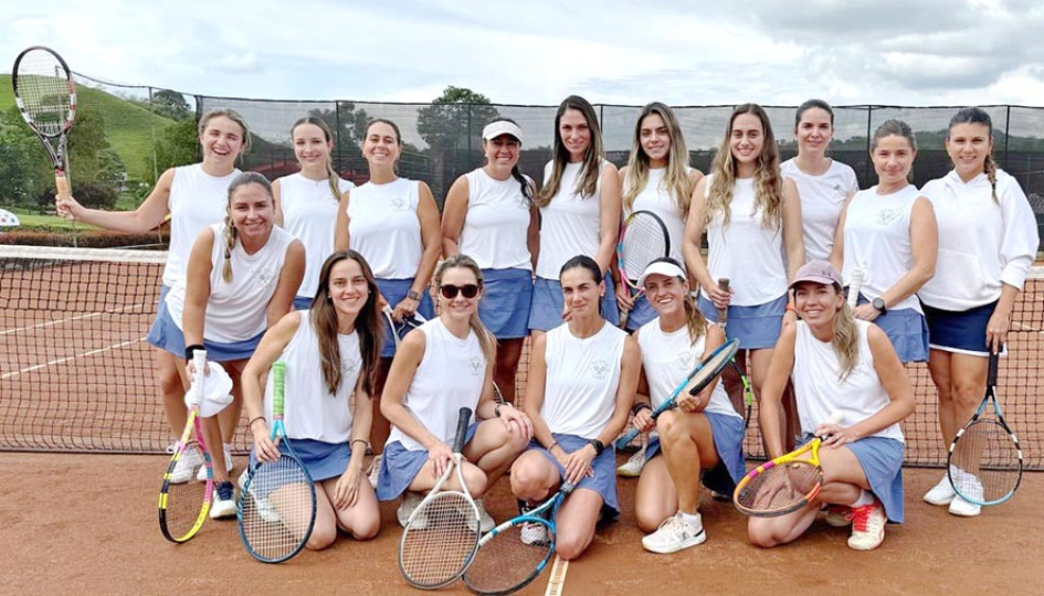 Posaron para el recuerdo, el pasado 4 de abril, algunas participantes del Torneo de Tennis Manila Club Campestre. Aparecen en la imagen: María Camila Jiménez, Manuela Uribe, Jimena Vélez, Adriana Jaramillo, Valentina Alzate, Angélica Restrepo, Valeria Gómez, Camila Estrada, Lina Jaramillo, Alejandra López, Mariana Cardona, Tatiana Hoyos, Silvia Uribe, Daniela Marulanda, Valeria Gómez y Lina Marín.