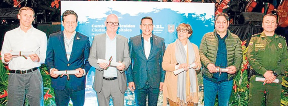Benjamín Hess, consejero político adjunto de la Embajada Estados Unidos; José Andrés Duarte García, presidente ejecutivo de Cotelco; Tim Hemmings, embajador adjunto del Reino Unido; Jorge Eduardo Rojas Giraldo, alcalde de Manizales; María Patricia Porras Mendoza, secretaria de Gobierno de Cartagena; Guillermo Herrera Castaño, presidente ejecutivo de Camacol, y brigadier general Rosemberg Novoa Piñeros, subdirector de la Policía Nacional de Colombia.