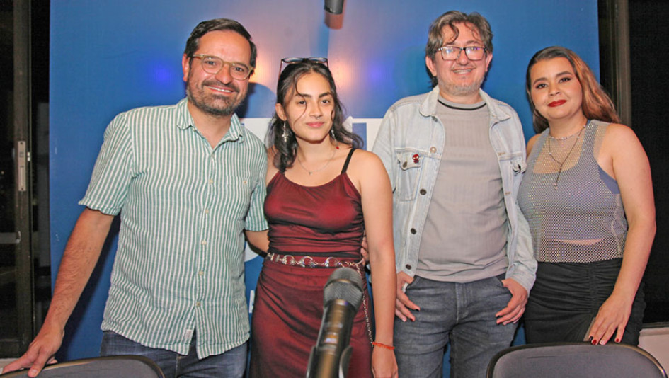 Ángela Gaviria Piedrahita, Carlos Augusto Jaramillo y Diana Carolina Fajardo compartieron con el autor del libro Martín Franco Vélez.