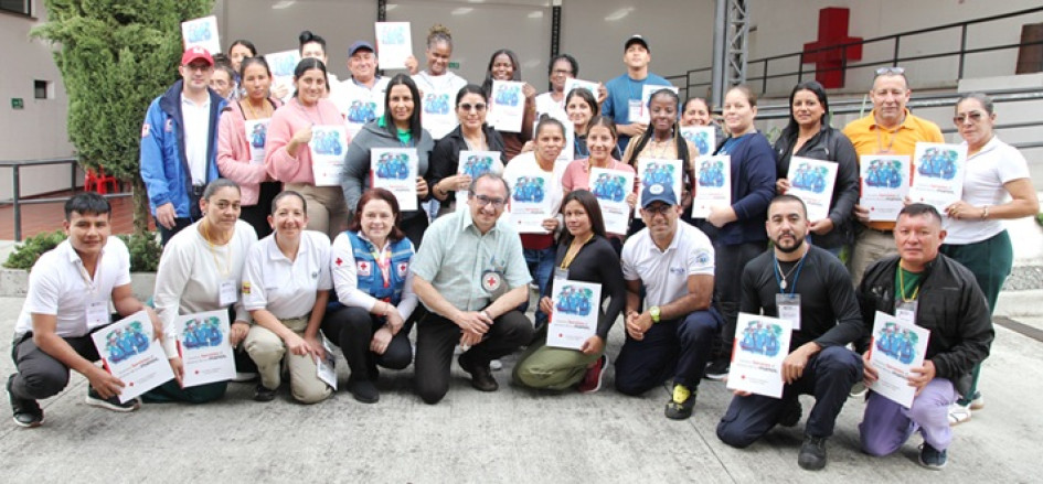 La Cruz Roja Colombiana Seccional Caldas capacitó en Soporte Vital en Trauma a 27 profesionales de la salud que prestan sus servicios en zonas de conflicto en Colombia.