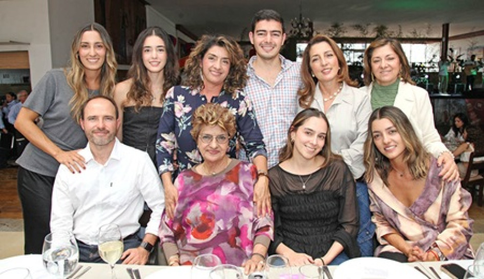 Fotos | Argemiro Idárraga | LA PATRIA Andrés Felipe Rendón, María de los Ángeles López, Laura Botero, Mariana Jaramillo, Doris Serna, Mercedes Serna, Manuela Jaramillo, Amparo Serna, Sara Henao y Miguel Henao.