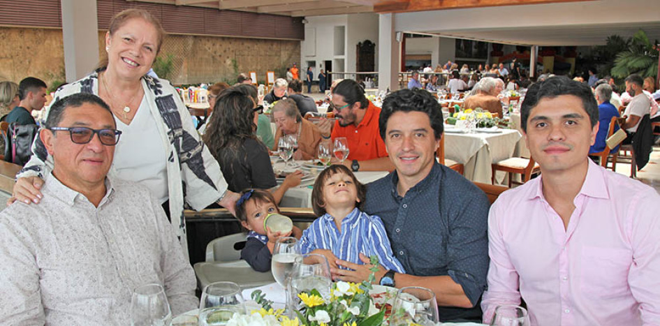 Jhon Jairo Osorio, Orffa Cecilia Gutiérrez, Verónica Osorio, Juan Enrique Osorio, Nacho Osorio y Miguel José Osorio.
