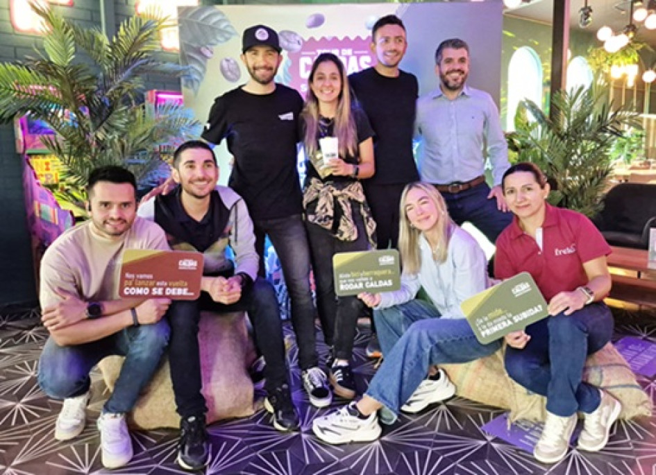 Jhon Forero, propietario Café Freka; Julián Ocampo, ejecutivo de Florida Bike Shop; James Jaramillo, ciclista y ejecutivo de Florida By Shop; Laura Echeverry, ciclista; Santiago Marín, entrenador de Tridente; Sebastián Jiménez, gerente PR Sports, y el equipo del Tour de Caldas: Lina Hurtado, directora de Producción de Pr Sport, y Paula Cristina, funcionaria de Freka. 