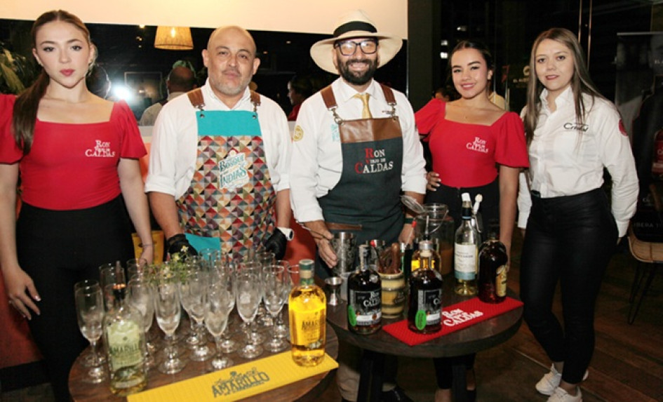 Natalia Bermúdez, Andrés Barahon, Héctor Bernal, Daniela Londoño y Yaneth Arias.