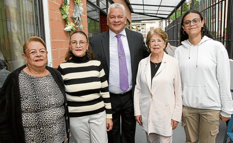 Fotos | Argemiro Idárraga | LA PATRIA Daysi Zambrano, Gloria Inés Cárdenas, Silvo Leonel Velasco, Fabiola Tangarife y Manuela Silva.