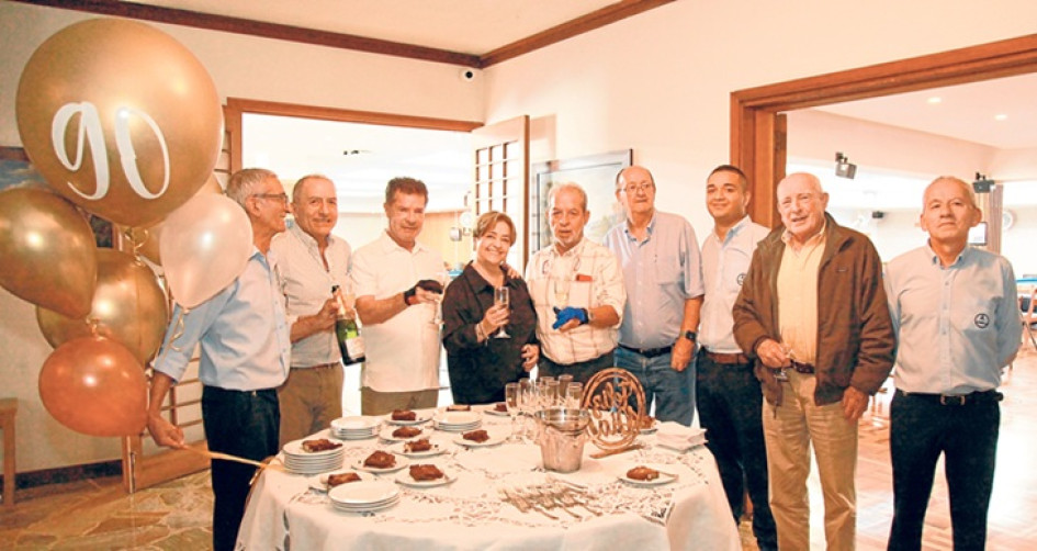 Foto | Argemiro Idárraga | LA PATRIA Gilberto Arenas; Gustavo Jiménez; Rubén Estrada; Ximena Alexandra Hernández Gálvez, gerente Club Manizales; Mauricio Giraldo; Mario Gómez; Andrés Gil; Roberto Uribe; y Ramón Murillo.
