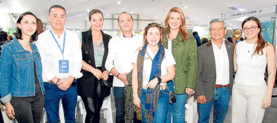 Fotos | Argemiro Idárraga | LA PATRIA Mónica Londoño, Santiago Giraldo, Claudia Cardona, Hernán González, Paula Velásquez, la representante a la Cámara Juana Carolina Londoño, Carlos Humberto Osorio y Manuela Ramírez.