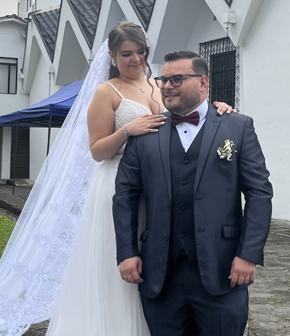 Sebastián Galvis Herrera y Manuela Giraldo Herrera contrajeron matrimonio en la parroquia Nuestra Señora del Sagrado Corazón en el barrio Palermo. El padre Cristian Echeverri bendijo una nueva unión matrimonial.