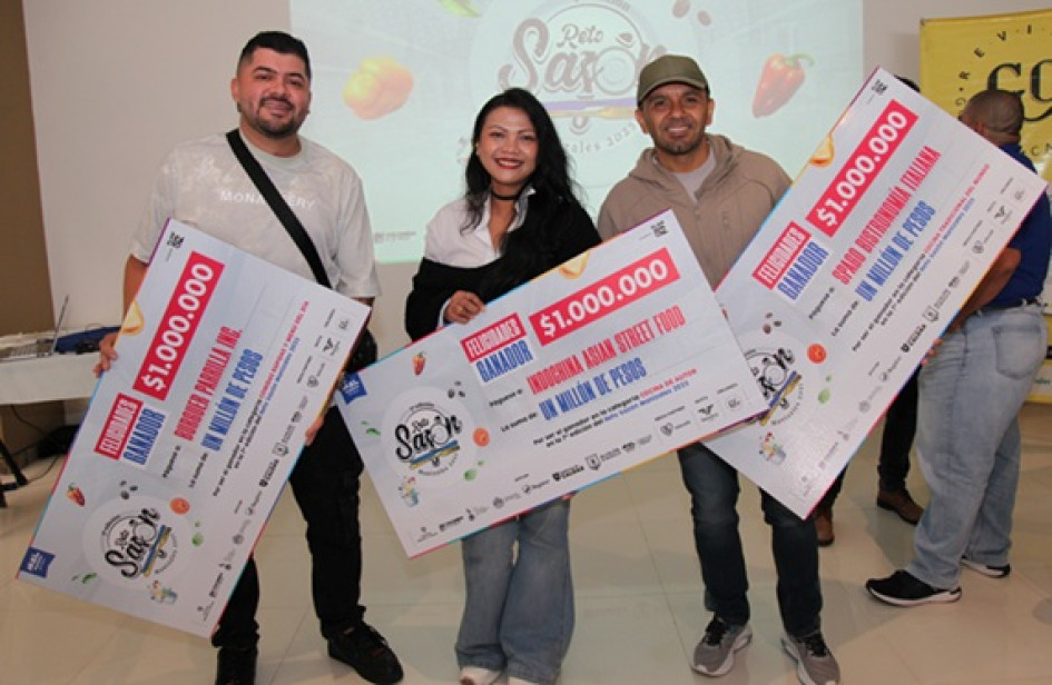 Ganadores: Daniel Mateo López, del restaurante Burguer Parrilla, ganador del premio Comidas Rápidas y Menú del Día; Vinda Sari, del restaurante Indo China, ganador del premio Cocina de Autor; y Julio Corrales, del restaurante Spago ganador del premio Cocina Tradicional del Mundo.