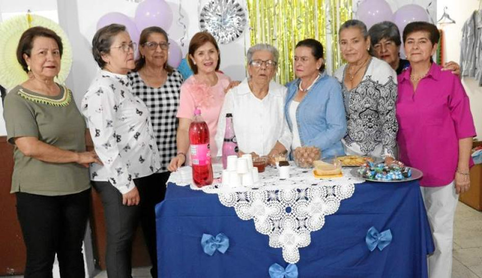 Alba Betancur, Marta Victoria Valencia, Nelly Cano, Adiela Patiño, Fabiola Gutiérrez Correa, Alba Elsa Hoyos, Nohemy Cardona, Luz Marina Betancur y Estela Herrera.