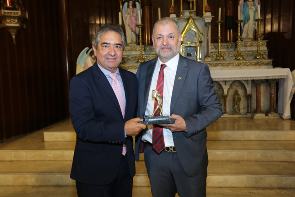 Jorge Hernán Botero, director-gerente de LA PATRIA, y Diego Angelillis Quiceno, gerente de la Industria Licorera de Caldas y caldense del año 2024.