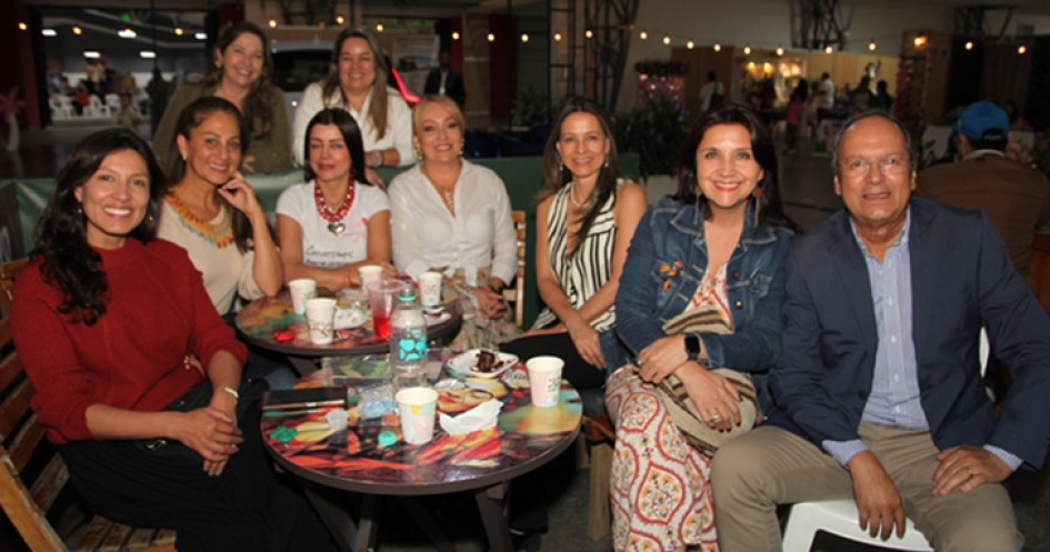 Arriba: Johanna Henao y Alba Patricia González. Abajo: Johanna Agudelo, Claudia Leguizamón, Lina Arbeláez, Paola Cristancho, Liliana Alarcón, Elizabeth Ramírez y Augusto Londoño.