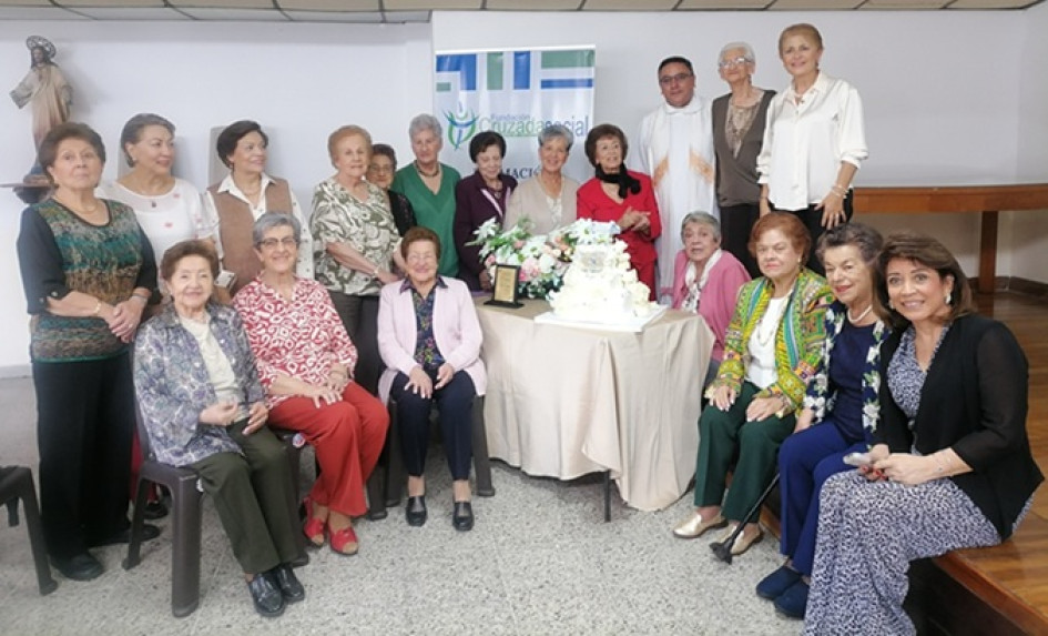 Voluntariado de la Fundación Cruzada Social: Cecilia Cardona De Ramírez, Consuelo Montoya De Salazar, Delia Rivera De Gutiérrez, Margarita Aristizábal De Trujillo, Adiela Gómez Velásquez, Herenia Alzate De Gómez, Estela Lagos M., Mónica Giraldo Mejía, María Teresa Agudelo, presbítero Hernán Ramírez Ríos, Luz López De Agudelo, Beatraiz Palacio Vargas, Martha González, María Helena Uribe, María Eugenia Urrea, Martha Duque Alzate, Olga Lucía Duque R., Luz Amparo Duque y Graciela Aristizábal.