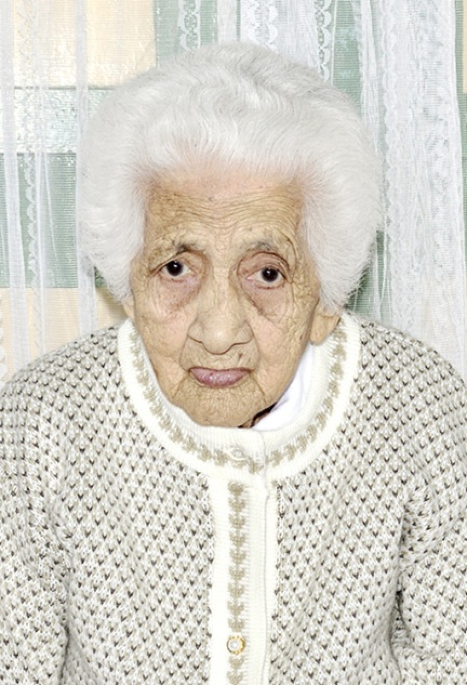 Carolina Hincapié Gómez nació el 18 de septiembre de 1918 en Salamina. Este año celebrará su cumpleaños número 107 rodeada del cariño de su familia. Sus seres queridos planean organizar una reunión familiar en su casa, ubicada en el sector de El Alto, en Salamina (Caldas), y también una misa para dar gracias por su vida. Su vida ha sido ejemplo de dedicación, amor y fortaleza.