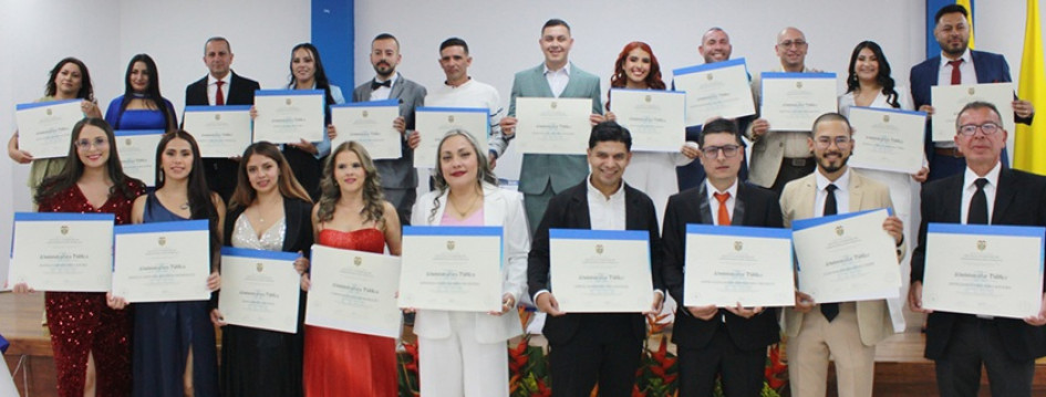 Nuevos administradores públicos se graduaron en Manizales.