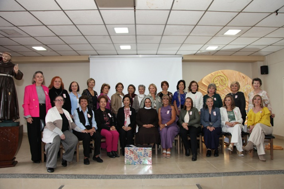 Luz Amparo Cárdenas, Clara Eugenia Estrada, Luz María Estrada, Martha Lucía García, Lorenza Giraldo, Gloria Inés Gómez, Belén Grajales, Beatríz Elena González, Cristina González, Adriana Gutiérrez, Claudia Londoño, Constanza Mejía, Adriana Mejía, Piedad Pinzón, Diva Sánchez, Mónica Toro, Claudia Velásquez, Clemencia Villegas, Ana Lucía Villegas, María Isabel Trujillo, Beatríz Raquel Villada, Clara Eugenia Robledo y Clemencia Quintero.