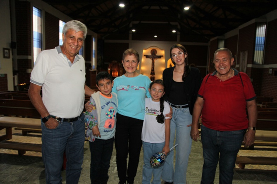 Germán López; Santiago Cortés; Mónica Giraldo Mejía, directora de la Fundación Pequeño Corazón; Valeria Gutiérrez, Daysi Valencia y Leonel Cortés.