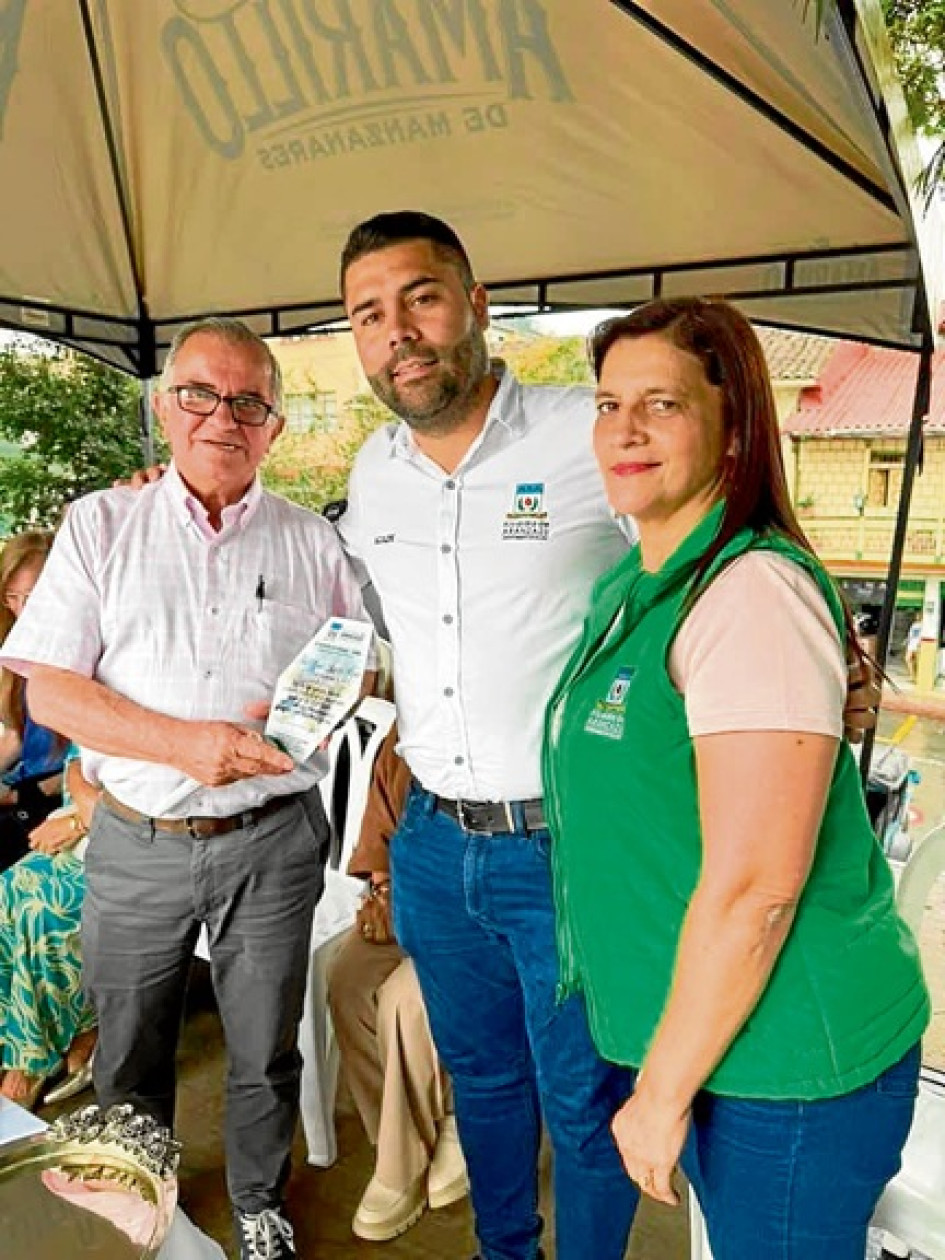 Reconocimiento al escritor José Miguel Alzate en Aranzazu (Caldas)