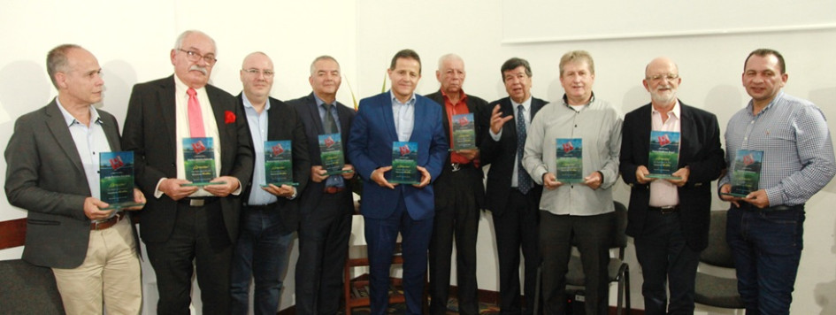 Ganadores del galardón La Red de Oro: Jorge Enrique Escobar, Jhon Ómar Candamil, Ricardo Gómez De La Roche, Olmedo Correa Correa, Carlos Alberto Estrada, Marino Vega Cardona, Miguel Ángel Vega, Martín Sierra Quiroz, Henry Gutiérrez Ángel y David Castelblanco.