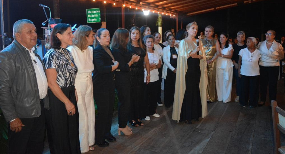 José Mario Ramírez, Norma Ramírez, Yaneth Guarín, Marya Morales, Ana María García, Odila González, Juliana Salcedo, Elsy Amparo González, María Nancy Estrada, Graciela Restrepo, Elizabeth Franco, Sonia Díaz, Gloria Pérez y Edilia Patiño, voluntariado de la Asociación.