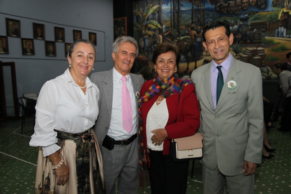 María Fermina Gómez, Luis Alfonso Giraldo, Celmira González y José Fernando Chavarriaga.