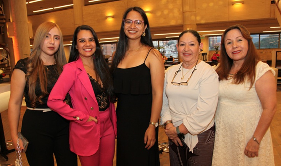 Natali Muñoz, Lorena Cardona, Laura García, Yaneth Borrero y Alba Ligia Sierra.