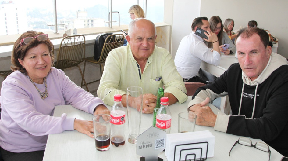 María Victoria Echeverri, Cesar Echeverri y Luis Fernando Echeverri. Se reunieron en un almuerzo familiar en el restaurante La Azotea.
