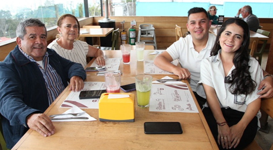 Alfonso Ocampo, Daniela Marulanda de Ocampo y Juan Sebastián Zuluaga celebraron el cumpleaños de Daniela Ocampo Marulanda con un almuerzo en el restaurante La Farfalla.