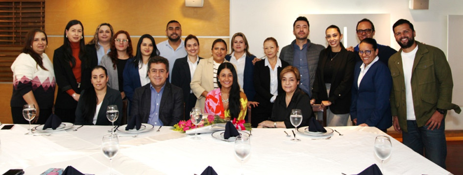 Fotos | Argemiro Idárraga | LA PATRIA Grupo de compañeros asistente al almuerzo.