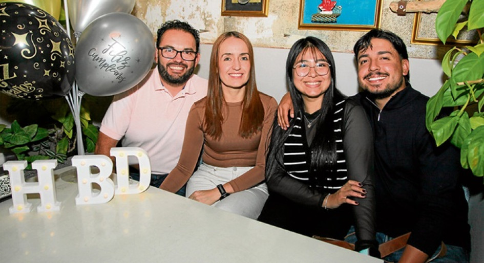 Harry Gallego Herrera (cumpleañero), Johanna Henao López, Daniela Hincapié y Juan Esteban Vélez.