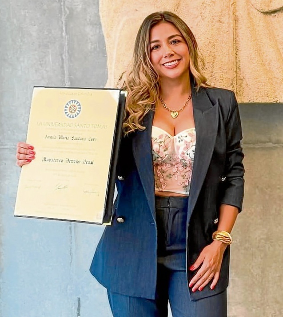 Foto | Henry Giraldo | LA PATRIA Ángela María Santana Toro, natural de Manzanares (Caldas), obtuvo su título como magíster en Derecho Penal de la Universidad Santo Tomás.