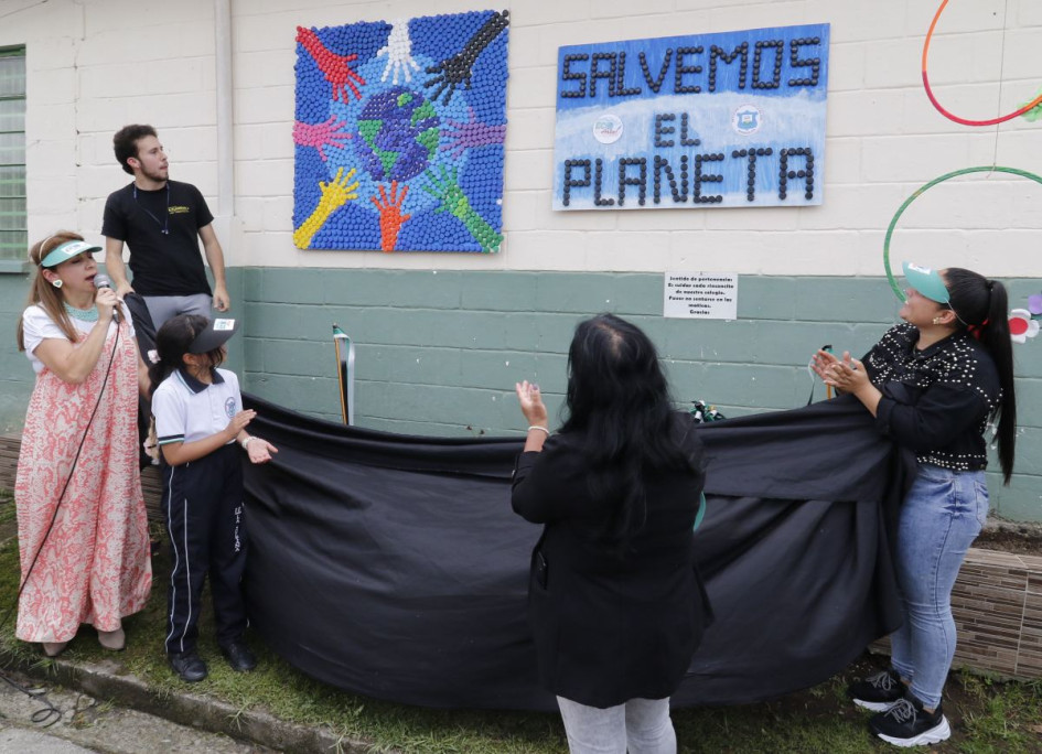 Docentes, estudiantes y administrativos hicieron acto de presencia en el evento inaugural.