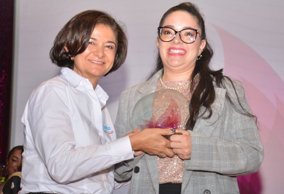 Ángela María Salazar es la Mujer Confa 2022-2023