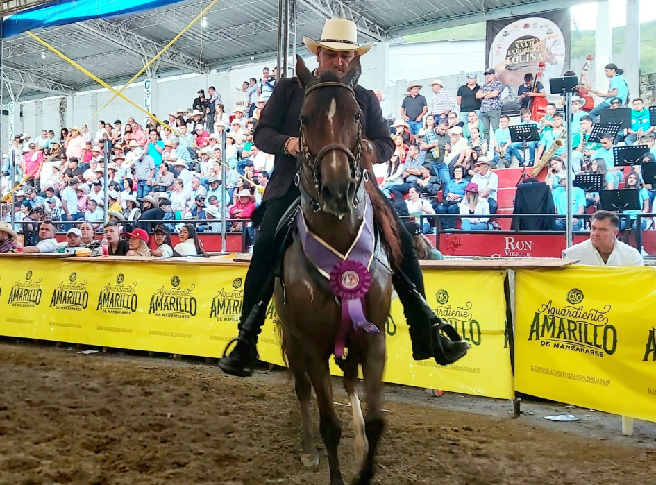 Propios y visitantes llenaron las gradas y la carpa del estadio para ver a los mejores de la Exposicion.