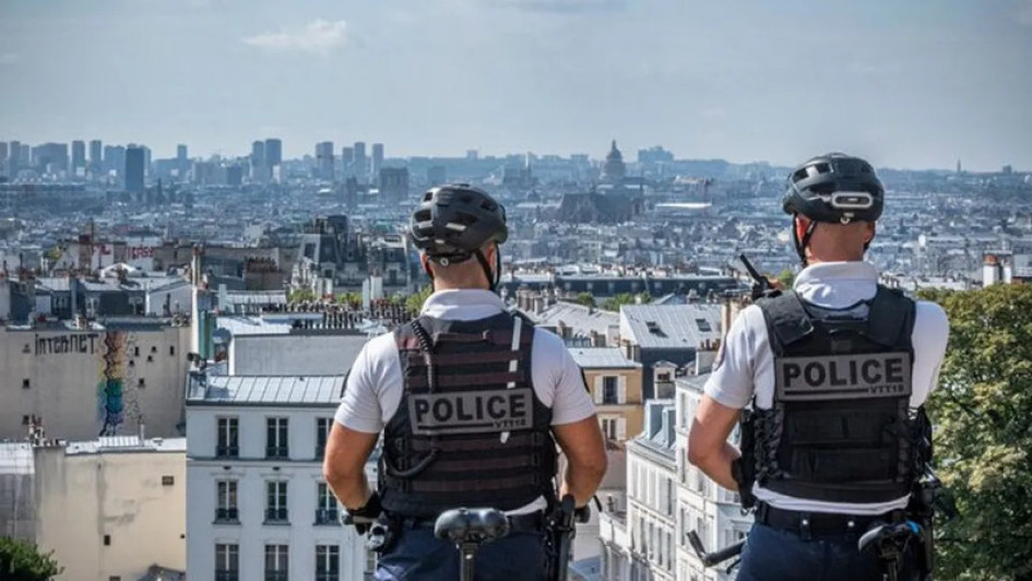 La víctima murió degollada en un parque de París, capital de Francia.