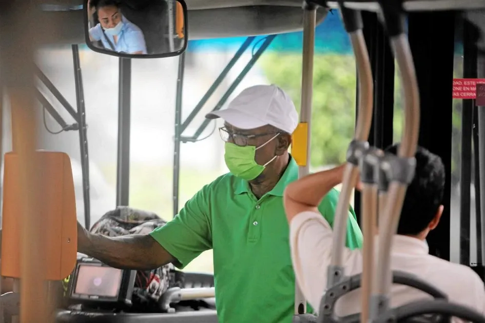 Aún se debe usar en transporte público, servicios médicos y hogares geriátricos.